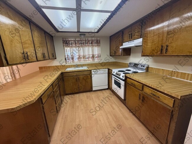 Photo - Spacious 2-bedroom 2 baths on the golf course!