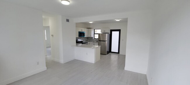 Photo - 2465 NW 35th St