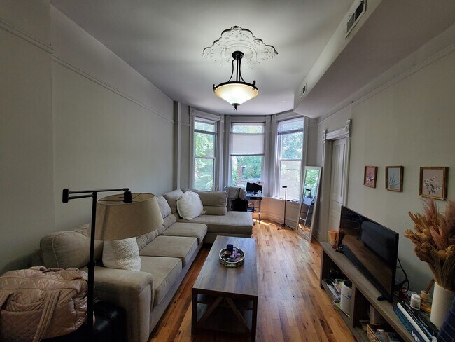 Photo - 1930 N Bissell St