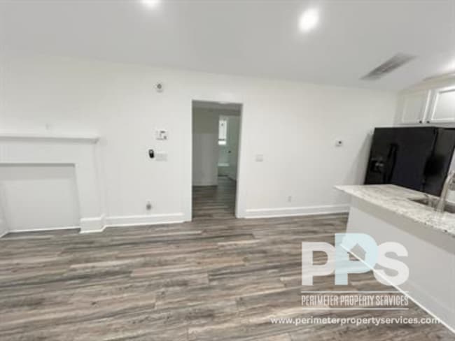 Photo - 1017 Ashby Grove SW