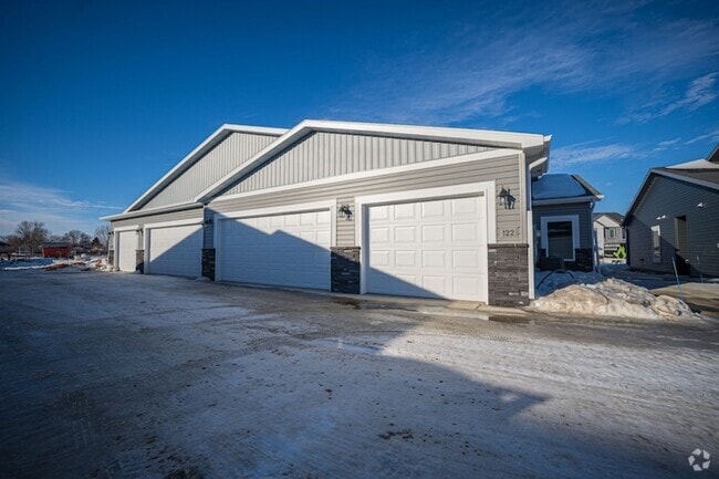 Building Photo - One-Level Carefree Living in a quiet and i... Rental