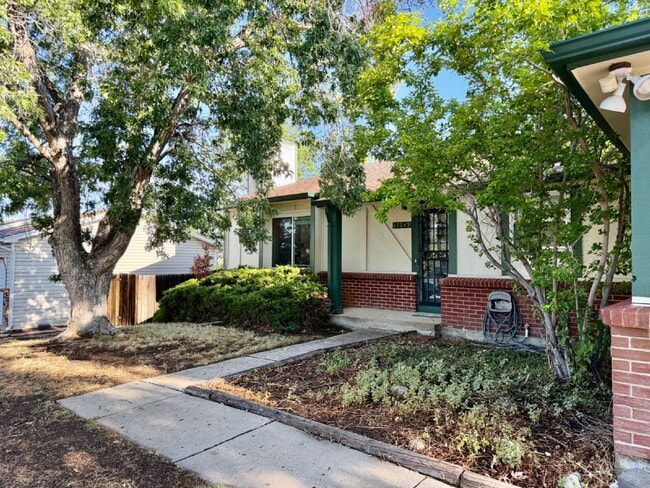 Photo - Spacious 4 bedroom, 3 bathroom home in the heart of Aurora is ready for immediate move in! Conven...