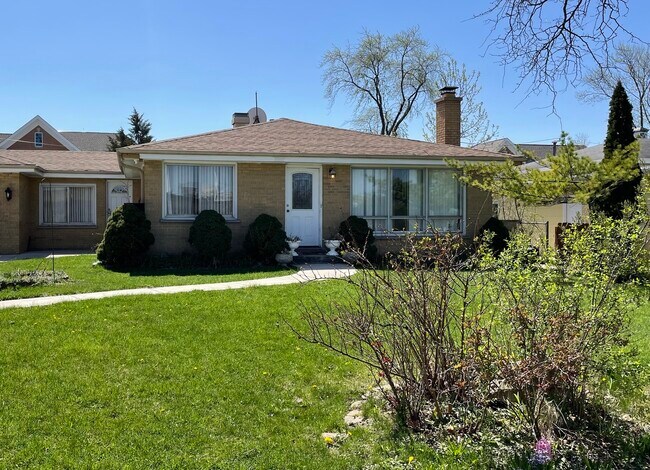 Photo - 3745 Gregory Dr House