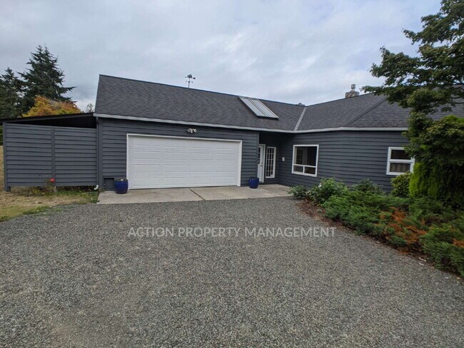 Photo - 3 bed 3 bath on 4.8 acres w/ beautiful water view