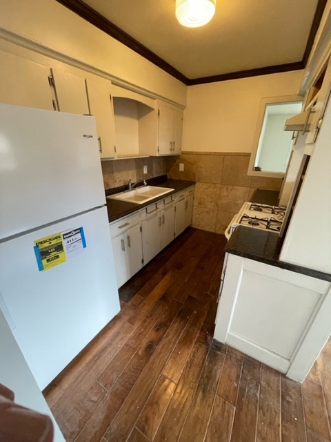 kitchen - 2139 Basswood Ln Apartments Unit 4