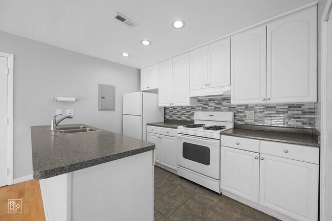 Photo - 1449 Quaker Ln Unit 124A