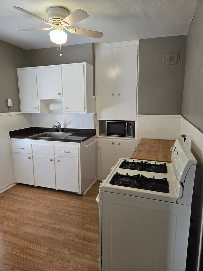 Kitchen - 295 Crestwood Ave Unit Upper