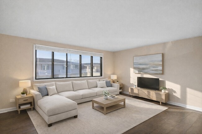 Photo - 107 Tonset Ct