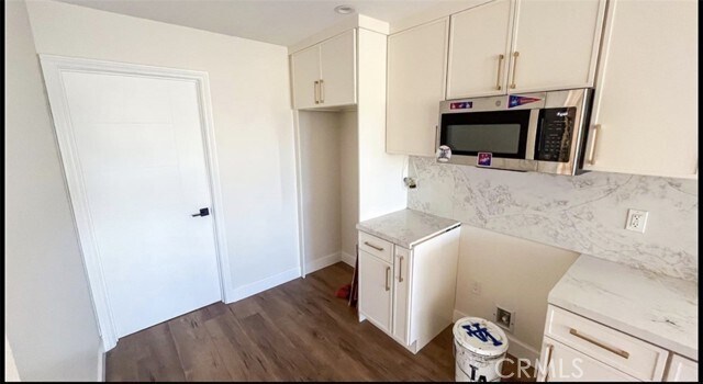 1776 W 37th Pl