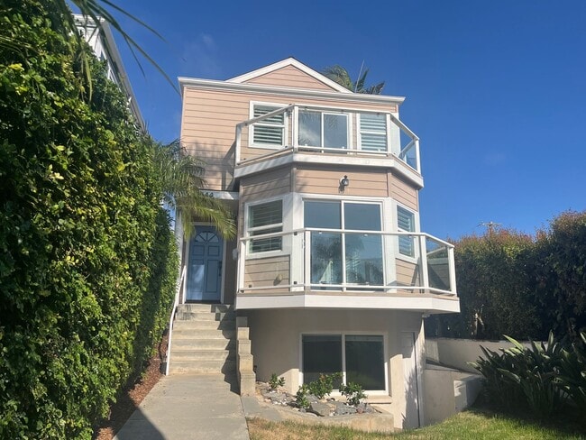 Building Photo - Coastal Living at Its Best – 4BR with Ocea... Rental