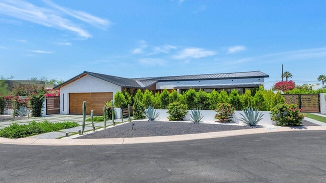 Photo - 5812 N 44th Pl