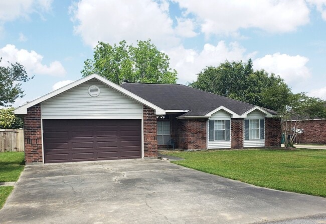 Beautiful Rental Home with a Very Nice Flo... - Beautiful Rental Home with a Very Nice Flo...