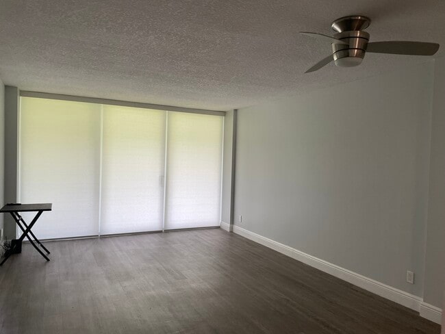 Photo - 114 Royal Pk Dr Unit 2A
