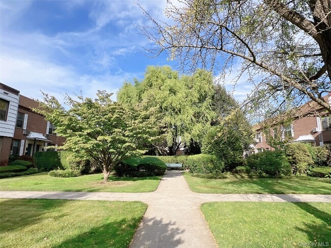 Photo - 70-19 Park Dr E Unidad A