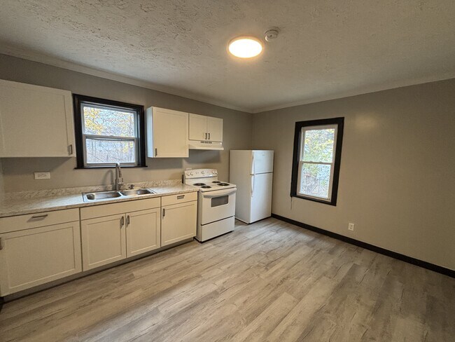 Photo - 932 13th St SE