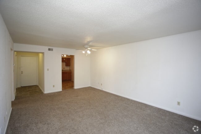 2HAB, 1BA - 912 ft² - Oak Tree Square