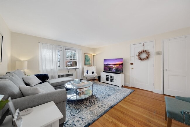 Building Photo - 930 Massachusetts Ave Unit 5