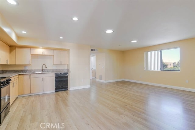 Photo - 1466 Tamarind Ave Unit 401