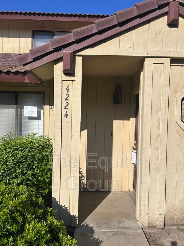 Building Photo - 4224 W Cypress Ave