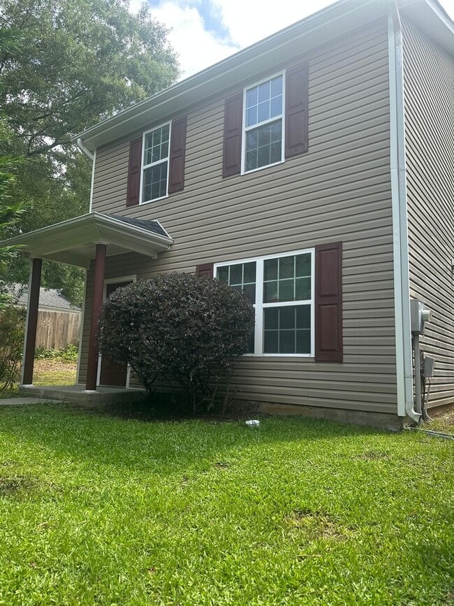Welcome to this spacious 4-bedroom, 2.5-ba... - Welcome to this spacious 4-bedroom, 2.5-ba... House