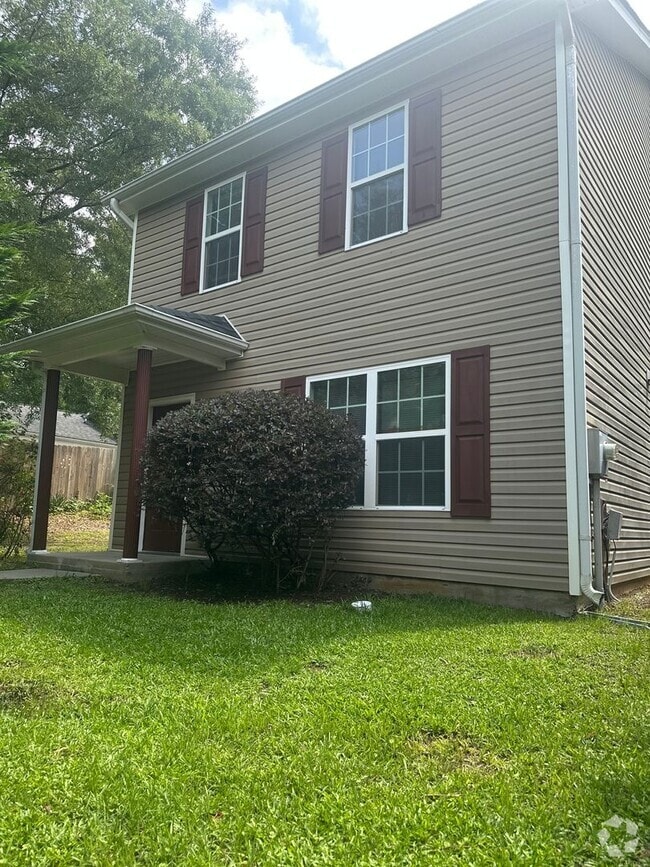Building Photo - Welcome to this spacious 4-bedroom, 2.5-ba... Rental