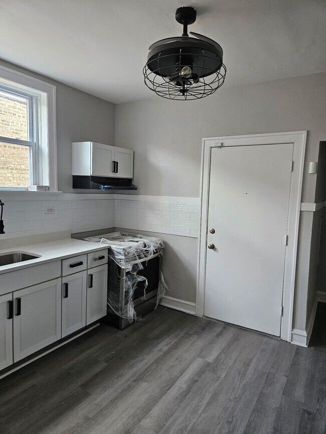 Photo - 8309 S Throop St