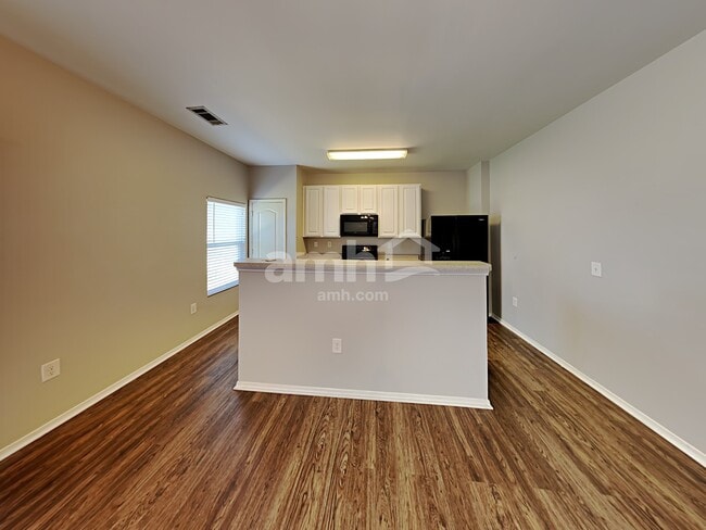 Photo - 607 Waterlemon Way