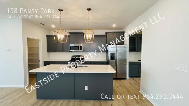 Photo - 198 Pansy Pk