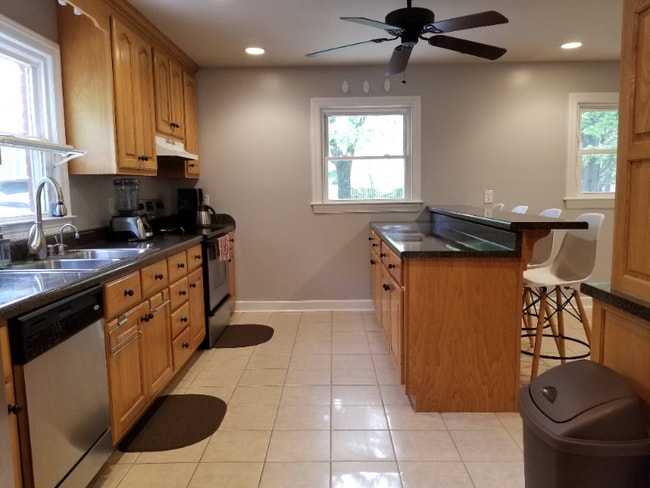 Photo - 4015 E Crestview Dr NW