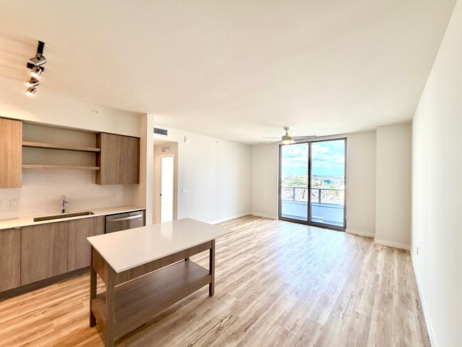 Building Photo - 452 SW 2nd St Unit 13