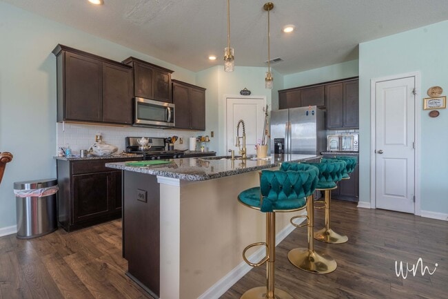 Photo - 3 bed and 2.5 bath house with 2 car garage near ETSU