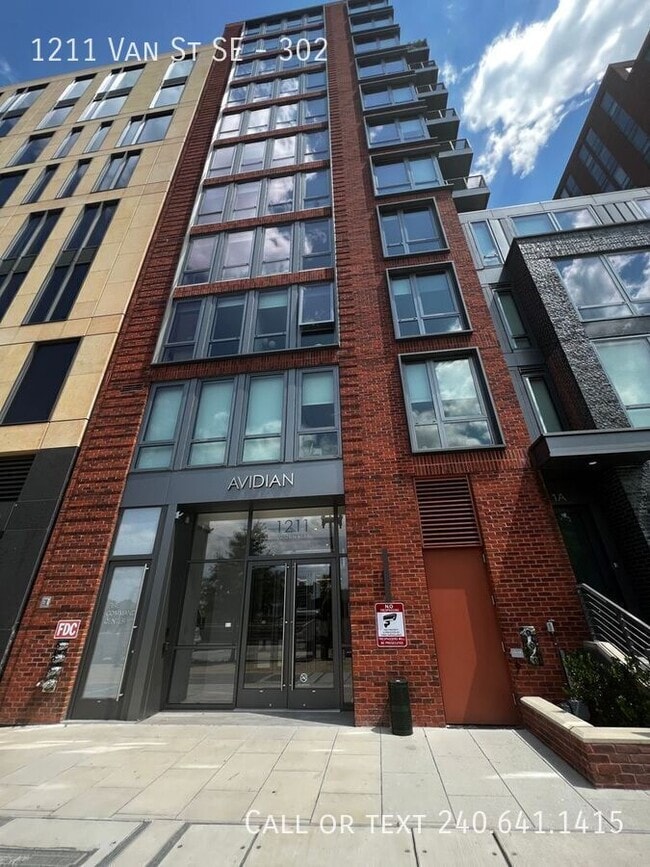 Building Photo - 1211 Van St SE