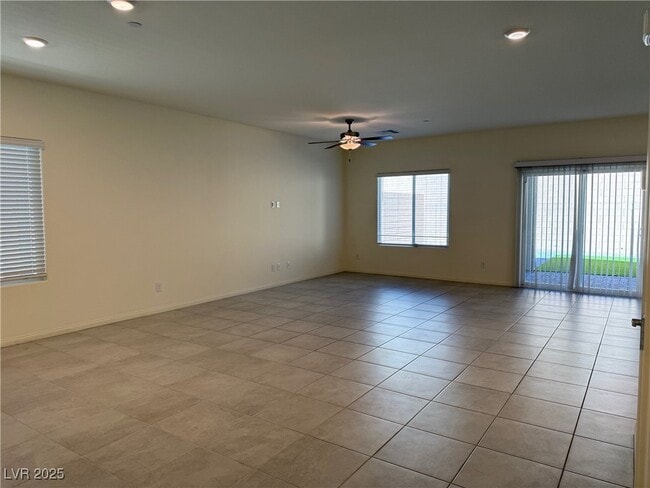 Building Photo - 10960 Meridian Flds Ave