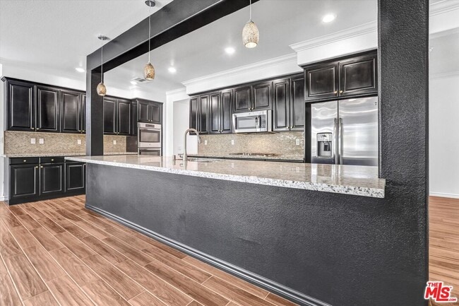 Photo - 577 Comet Ave