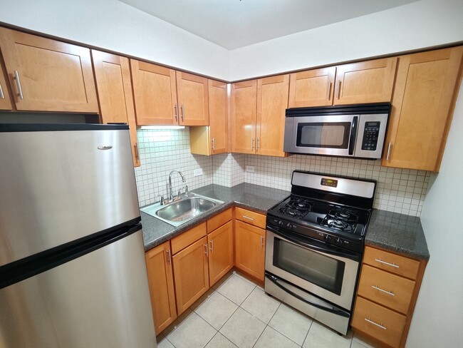 Building Photo - 1283 E Washington St Unit H