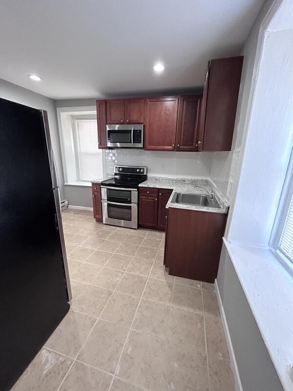 Building Photo - 1221 Lindley Ave