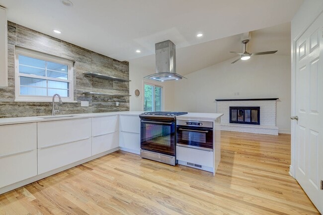 10602 Tioga Ct