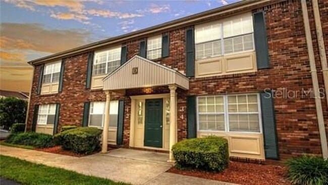 Building Photo - Updated beautiful 2/1 condo Unit A5