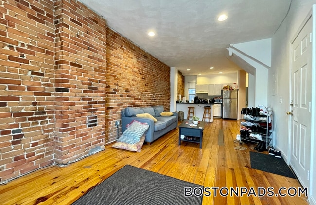 Photo - 216 Hemenway St Unit 1