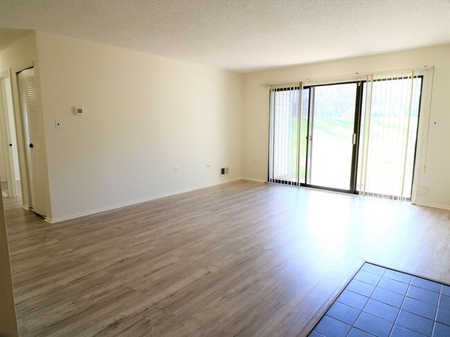 Photo - 68 Crabapple Ln