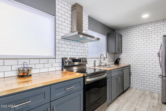 Photo - 1502 E Topeka Dr