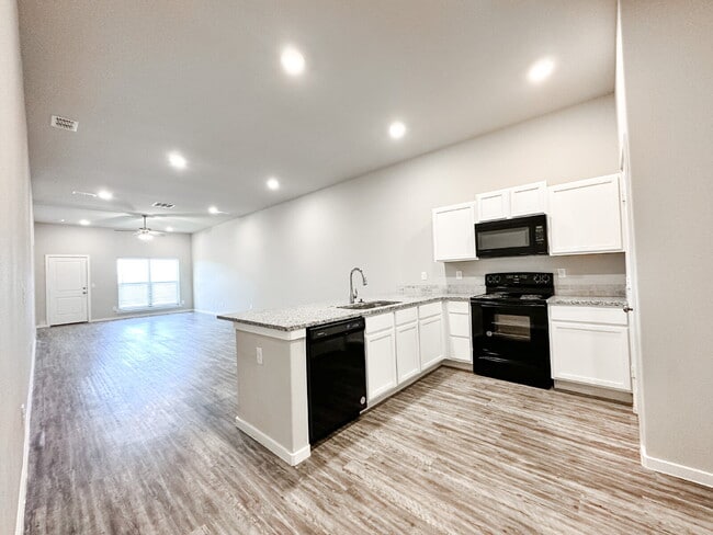 Photo - 3-Bedroom Duplex in Frenship ISD! Unit 1