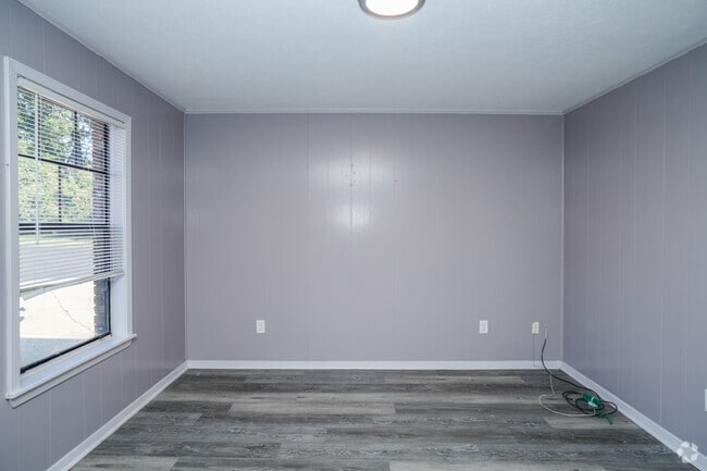 3BR, 1BA - 899SF - Living Room
