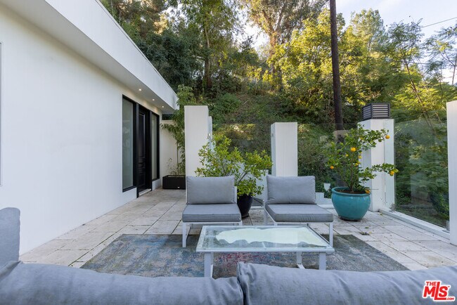 Photo - 7473 Mulholland Dr