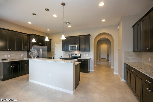 Photo - 1466 Artesia Dr W