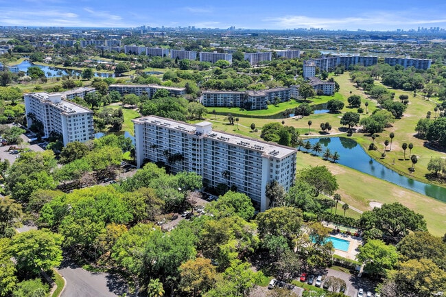 Photo - 3520 Oaks Way Unidad 1010