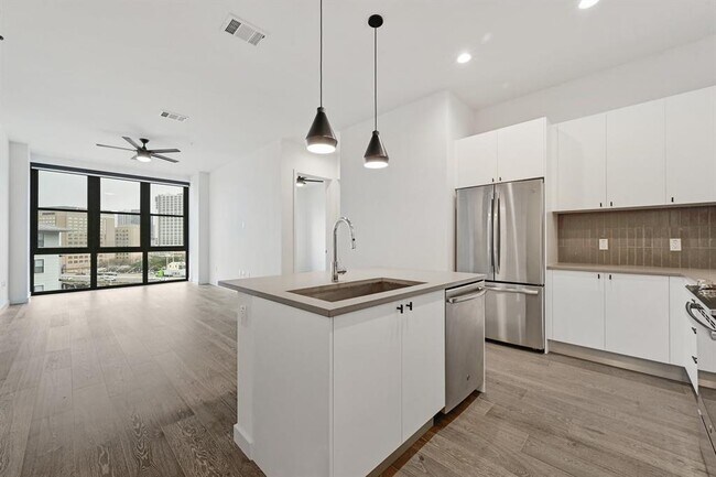 Photo - 800 Embassy Dr Unit 329