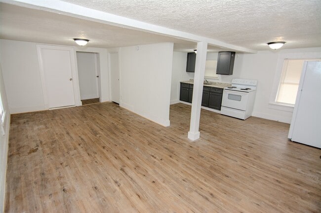 Photo - 3307 Broadway St