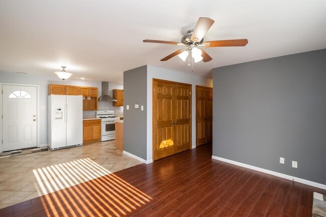 Photo - 3 bedroom / 1 bathroom Home for rent in Hobart