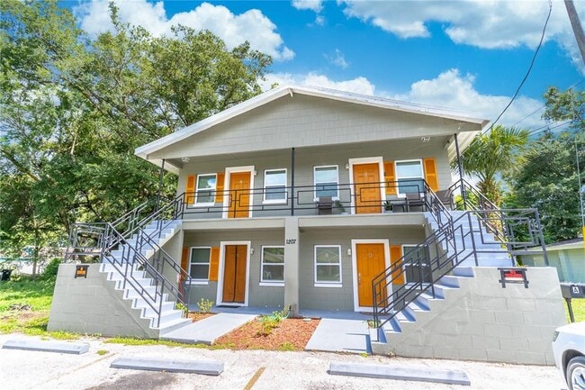 1207 Cypress St